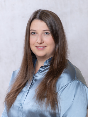 Mesterhazi, Julia